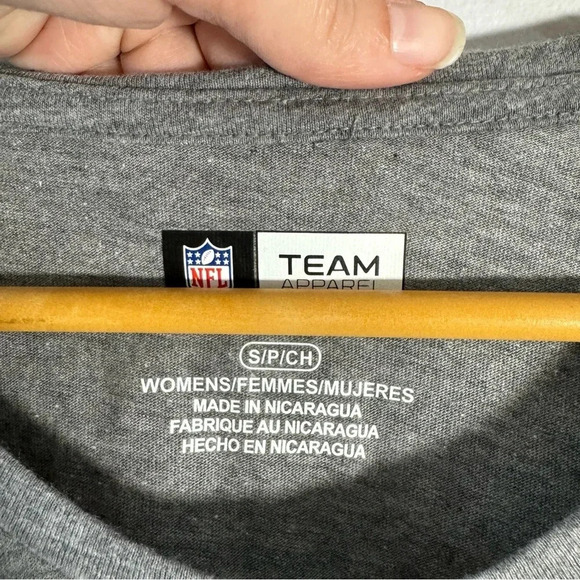 Indianapolis Colts Women's Tee Down Scoop Neck 3/4-Sleeve T-Shirt NFL - Picture 4 of 5